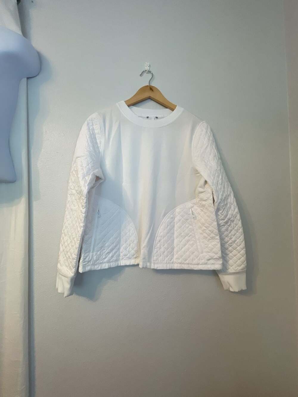 Telfar Quilted Crewneck Pullover Sweatshirt White
Boxy
Streetwear
Sz m oversize